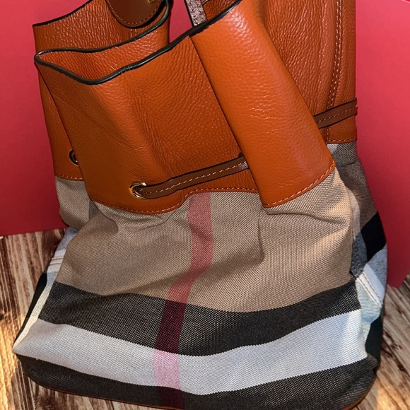 🏴󠁧󠁢󠁥󠁮󠁧󠁿👄🏴󠁧󠁢󠁥󠁮󠁧󠁿• ⚫️👅⚫️ BURBERRY x  Check Vibes ⚫️👅⚫️ - Picture 14 of 16